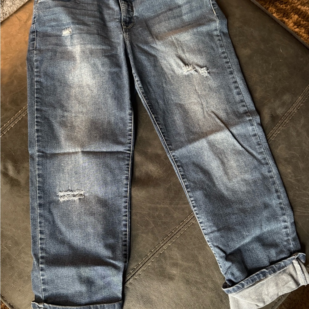 Angels Distressed Capri Jeans